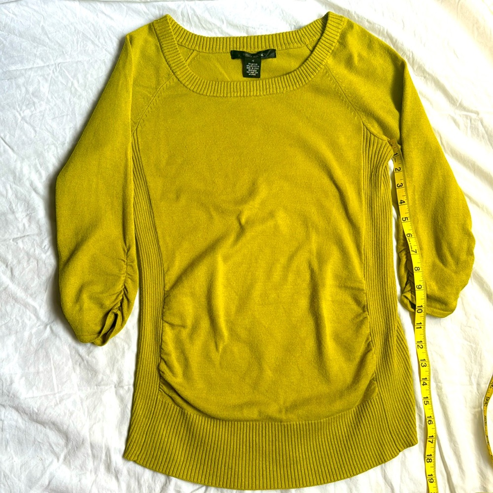 Green 3/4 sleeve sweater